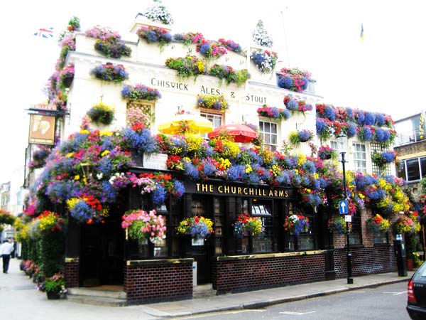 Churchill Arms: Το πιο… ανθισμένο ευρωπαϊκό cafe! - Εικόνα 2