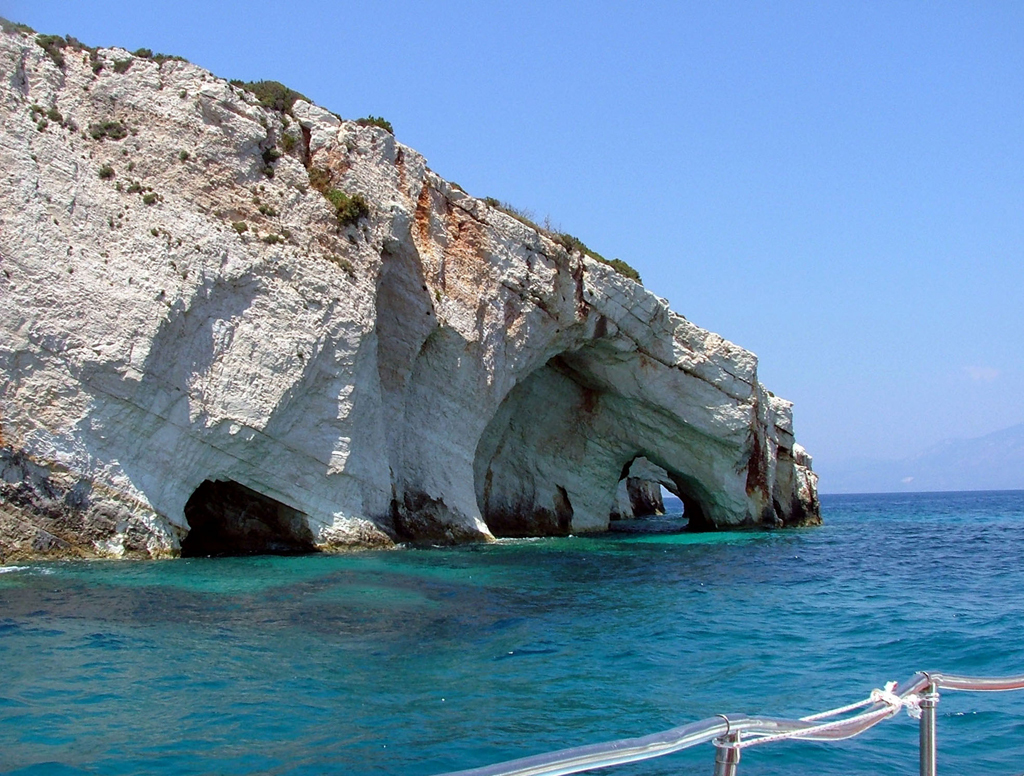 8 πανέμορφες θαλασσοσπηλιές της Ελλάδας - Εικόνα 4