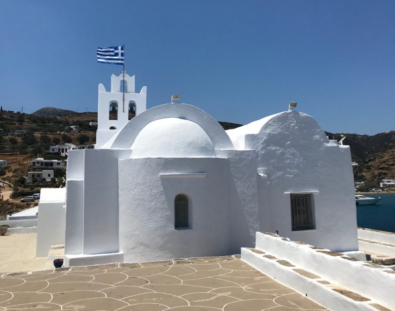 Perierga.gr-Το μοναστήρι της Χρυσοπηγής στη Σίφνο
