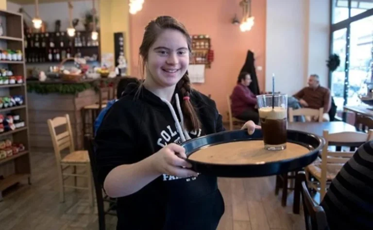 Ένα ξεχωριστό μαγαζί στη Δράμα όπου εργάζονται άνθρωποι με ειδικές ικανότητες