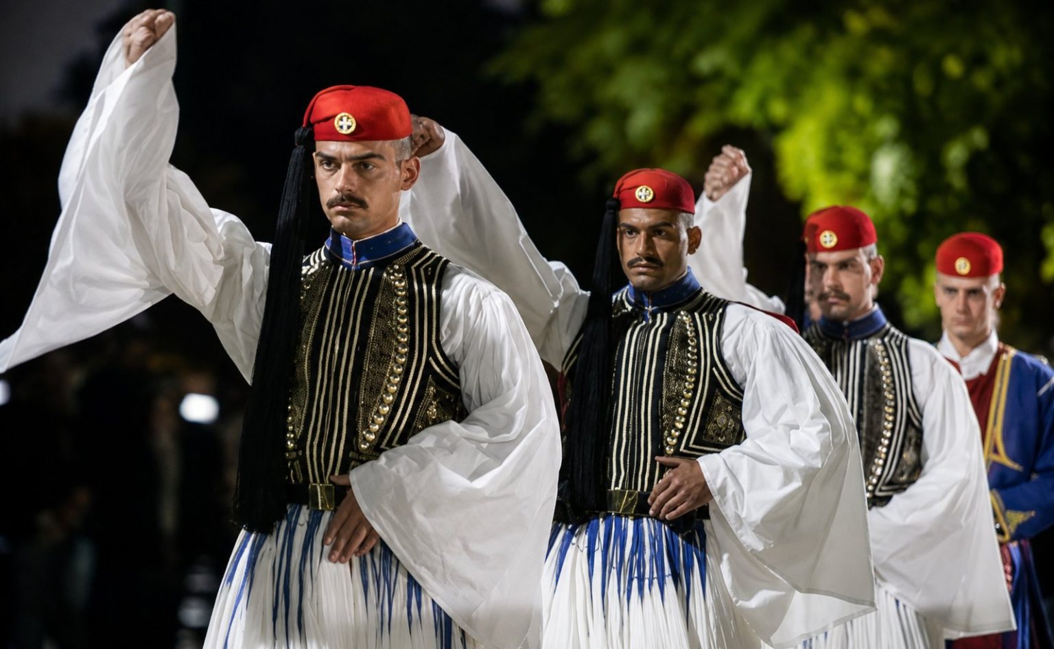 Η ιστορία και ο συμβολισμός πίσω από την στολή του εύζωνα