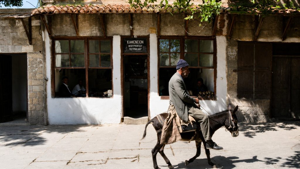 Οι Έλληνες νοσταλγούν το παρελθόν αλλά ήταν πράγματι καλύτερη η ζωή πριν από 50 χρόνια;