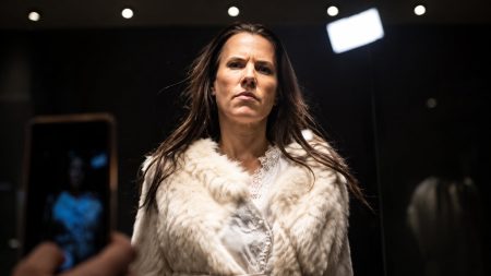Αποκαλύφθηκε στο Μουσείο Ακρόπολης το αναπλασμένο πρόσωπο της «Αυγής», μιας κοπέλας που έζησε πριν από 9.000 χρόνια