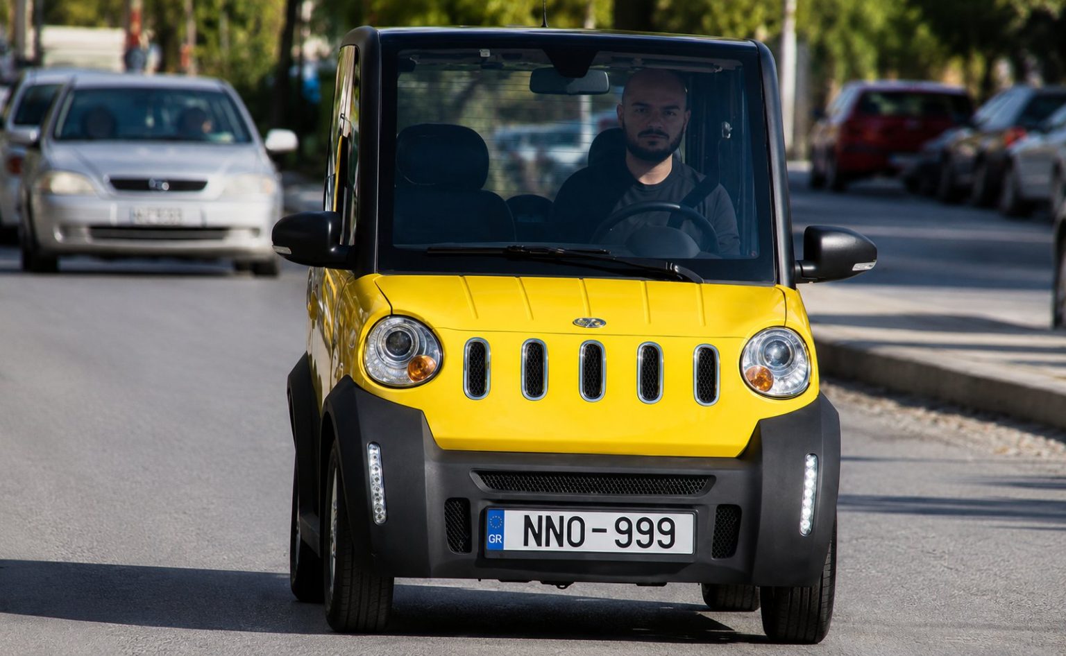 Ecocar: Το ηλεκτρικό αυτοκίνητο πόλης με ελληνική τεχνογνωσία που φορτίζει σε απλή πρίζα