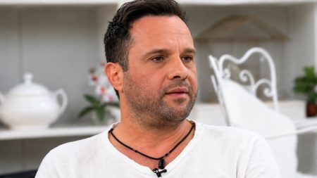 Μέμος Μπεγνής: «Δεν είμαι άθεος, είμαι άθρησκος, πιστεύω σε μια ανώτερη δύναμη»