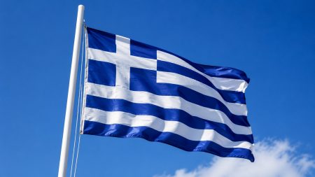 Η ιστορία της ελληνικής σημαίας: Από τα λάβαρα του 1821 στην καθιέρωση του εθνικού συμβόλου