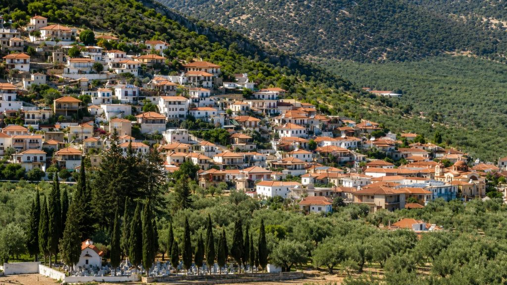 Η δασκάλα που άφησε την πόλη για το Κορακοβούνι Αρκαδίας και βρήκε την ηρεμία που έψαχνε
