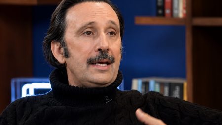 Ρένος Χαραλαμπίδης: «Είμαι ο περήφανος γιος μιας καθαρίστριας και ενός κηπουρού»
