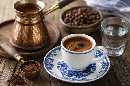 Ελληνικός καφές: Τα οφέλη για την υγεία και πώς να τον απολαμβάνετε σωστά