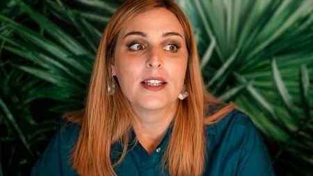 Από τον «ξεχασιάρη» παντρεμένο μέχρι την εξαφάνιση: Η Εβελίνα Νικόλιζα αποκαλύπτει τα αποτυχημένα ραντεβού της