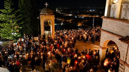 Το πνευματικό μήνυμα της Παναγίας για τη σημασία της παραμονής στην εκκλησία μετά το Χριστός Ανέστη