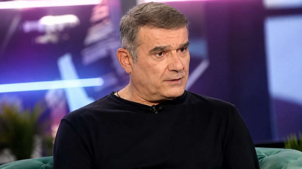 Ο Κώστας Αποστολάκης εξηγεί τη διαφορά ανάμεσα στον θείο και τον ανθρώπινο έρωτα
