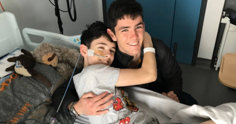 Η συγκινητική ιστορία ενός 15χρονου που νίκησε τον καρκίνο και ξαναβρήκε τη ζωή του