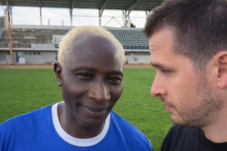 Από τα γήπεδα στο tiktok:Ο Πάτρικ Ογκουνσότο εντυπωσιάζει τραγουδώντας ελληνικά