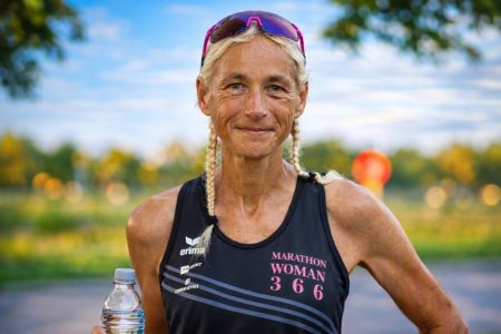 Η Hilde Dosogne κατέρριψε ρεκόρ Γκίνες τρέχοντας Μαραθώνιο κάθε μέρα για έναν χρόνο