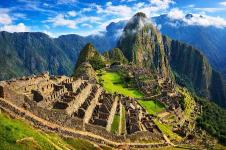 Η απαιτητική διαδρομή στα απόκρημνα σκαλοπάτια του Χουάινα Πίτσου στο Περού