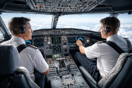 Ποιος είναι ο μέσος μισθός ενός πιλότου και ποιο είναι το ανώτατο εισοδηματικό επίπεδο που μπορεί να φτάσει
