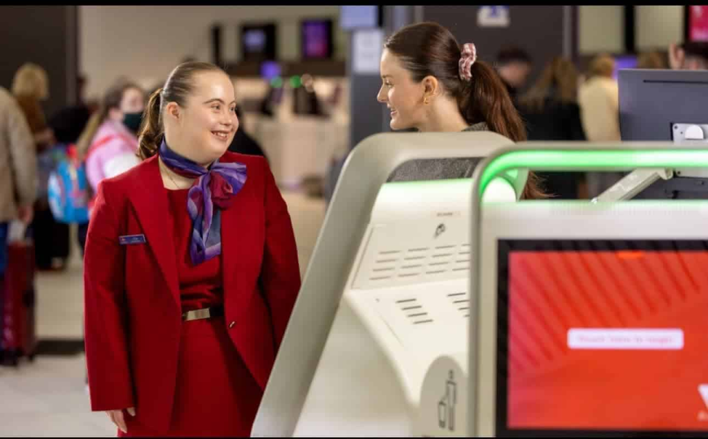 Ιστορική κίνηση: Συνοδός εδάφους με σύνδρομο Down εντάσσεται στο προσωπικό αεροπορικής εταιρείας