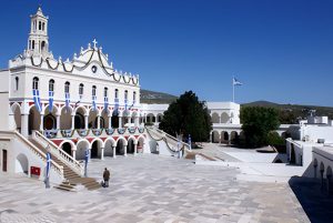 Ο Independent παρουσιάζει ελληνικό νησί με πλούσια θρησκευτική παράδοση και μοναδικά παρεκκλήσια