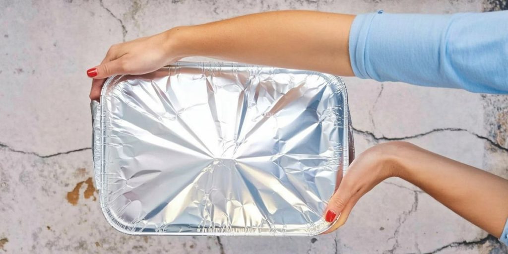 Ποια πλευρά του αλουμινόχαρτου να χρησιμοποιείτε ανάλογα με το ψήσιμο ή τη συντήρηση των τροφίμων