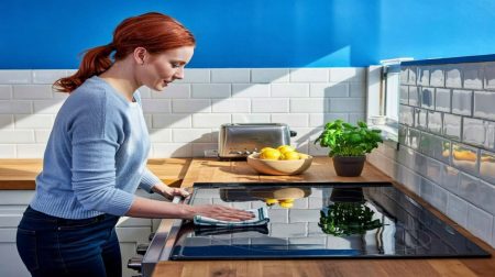 Πώς να καθαρίσετε την εστία μαγειρέματος και να περιορίσετε τις γρατζουνιές με φυσικό τρόπο