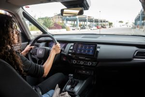 Τι σημαίνει όταν το τιμόνι τρέμει ή τραντάζεται: Αιτίες και λύσεις