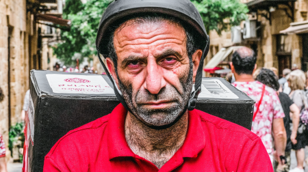 Πόσο συμφέρει οικονομικά να εργάζεται κανείς ως διανομέας; Μια ρεαλιστική ανάλυση