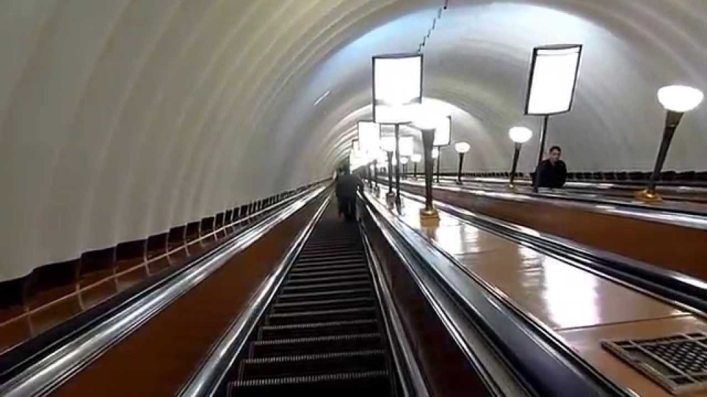 St Petersburg Metro: Η μεγαλύτερη κυλιόμενη σκάλα με μήκος που ξεπερνά τα 130 μέτρα