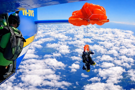 Αυστραλία: Αλεξιπτωτιστής σώθηκε από θαύμα αφού το αλεξίπτωτό του μπλέχτηκε στην ουρά του αεροσκάφους.