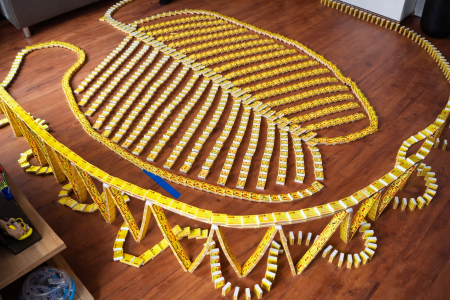 Αλυσιδωτή αντίδραση: Η κατασκευή ενός γιγαντιαίου ντόμινο από 1.000.000 σπιρτόκουτα.