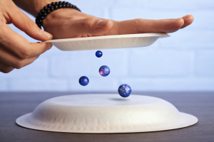 Εννέα απλά πειράματα φυσικής για να κατανοήσετε τη μαγεία του στατικού ηλεκτρισμού