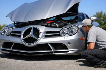 Mercedes SLR McLaren: Το supercar όπου το σήμα της μάσκας ήταν μέρος του κινητήρα.