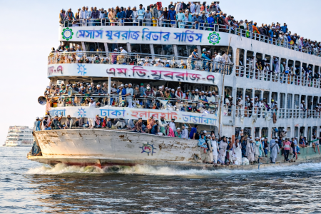 Μια ημέρα στη ζωή ενός καπετάνιου σε ένα γεμάτο επιβατηγό πλοίο στο Μπαγκλαντές