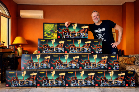 Ο Βαγγέλης Ντεζές είναι ο πρώτος Έλληνας που σχεδίασε επίσημο σετ Lego για την παγκόσμια αγορά.