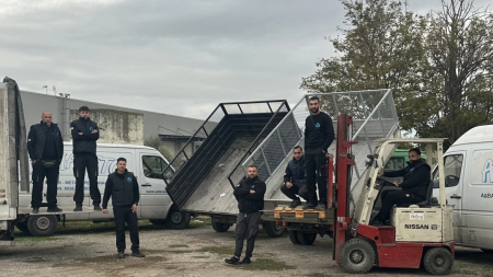 Πώς δύο νεαροί επαγγελματίες στη Θεσσαλονίκη φέρνουν ξανά τον παλιατζή στην εποχή του διαδικτύου