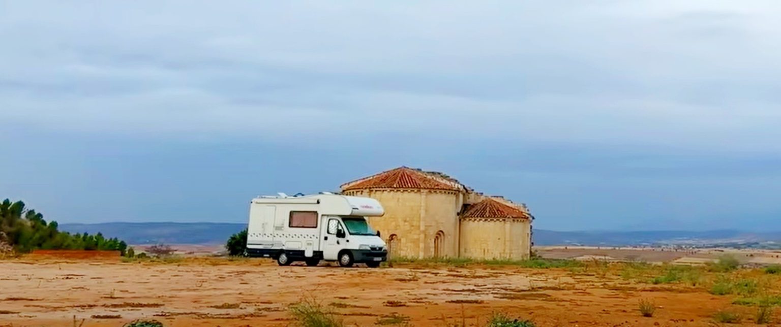 Πώς ένα τροχόσπιτο έγινε η λύση για έναν δάσκαλο στην Ισπανία.